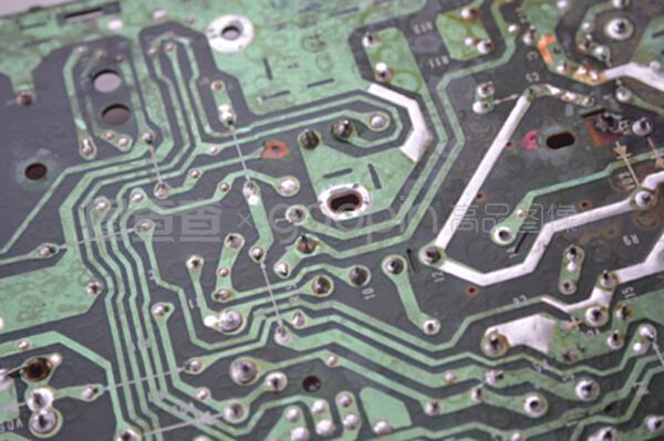 主板信息軌道上的無線電部件 計算機信息技術(shù)開發(fā)的前沿探索